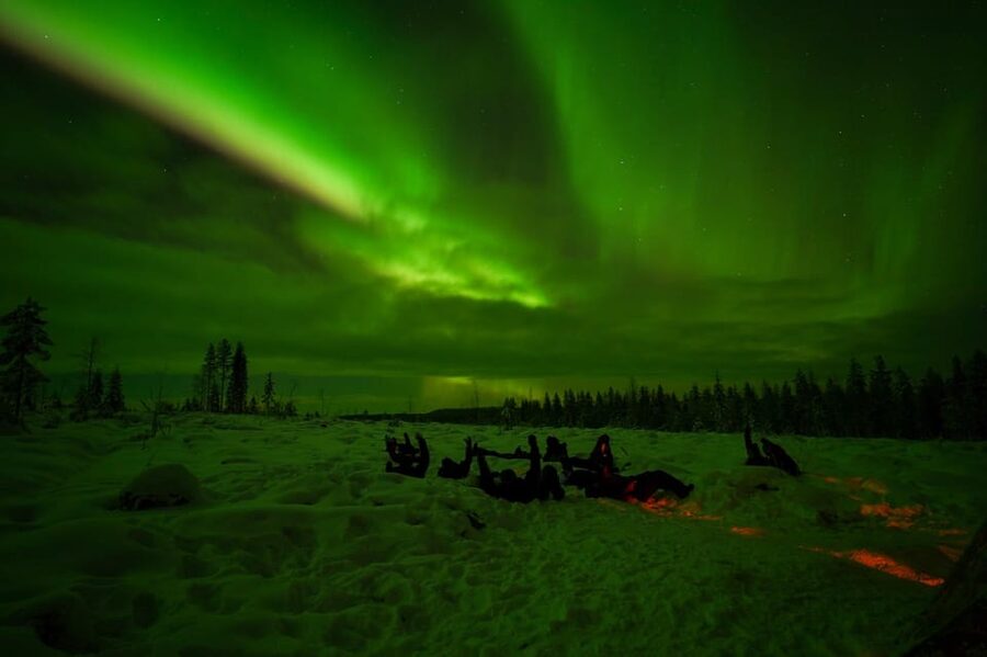 Rovaniemi: Northern Lights Tour at the Campfire - The Van Ride Out: Getting Distance From City Lights