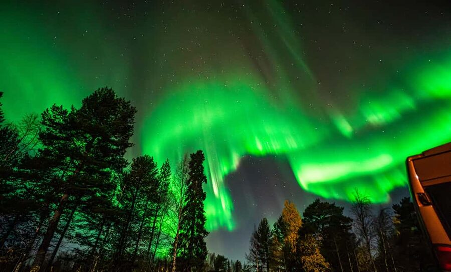 Rovaniemi: Northern Lights Tour - Guaranteed with Photos - Languages and communication: English and Finnish guidance