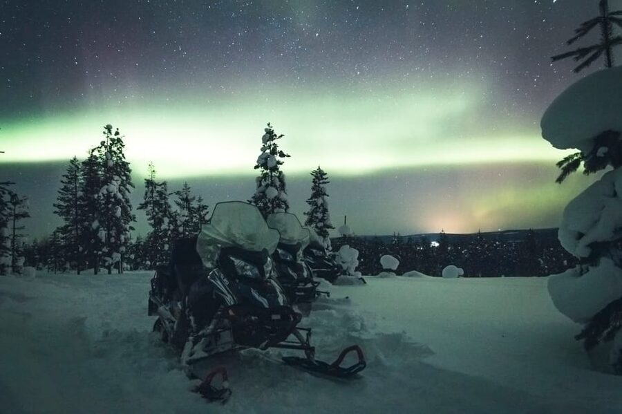 Rovaniemi: Northern Lights Tour with Electric Snowmobiles - Private cabin warming and Finnish-style grilling with hot drinks