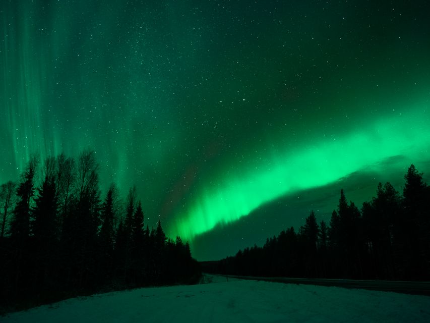 Rovaniemi: Northern Lights Tour with Guaranteed Sightings - What You Actually Get: Gear, Snacks, and the Little Comfort Wins