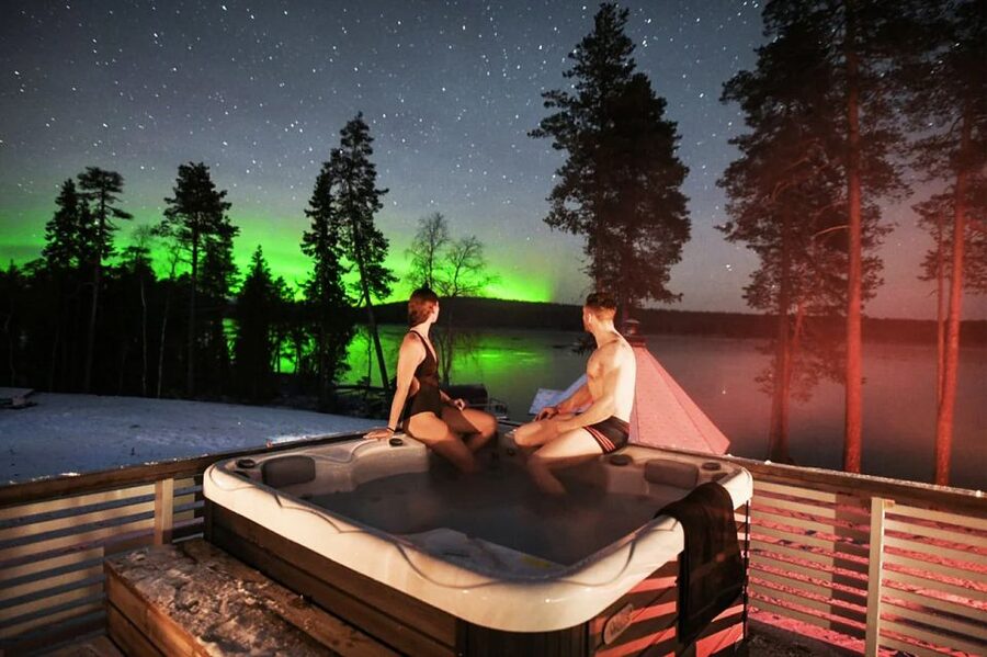 Rovaniemi: Northern Lights Trip with Arctic Sauna & Jacuzzi - The arctic forest welcome and sauna set-up