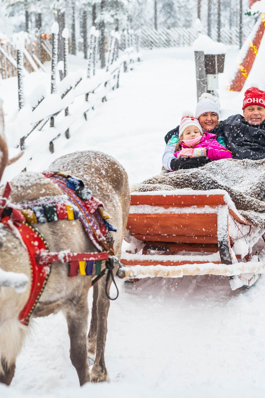 Rovaniemi: Private Pro Photoshoot in Santa Claus Village - Entering Santa Claus Village With a Photographer, Not a Clock