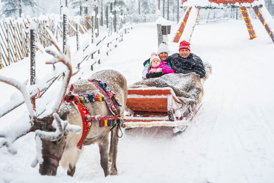 Rovaniemi: Private Pro Photoshoot in Santa Claus Village - Who This Photoshoot Best Suits (and Who Might Skip It)