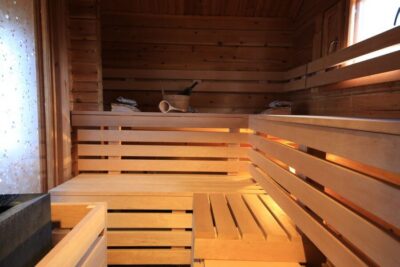 Private Sauna, Jacuzzi and Dinner