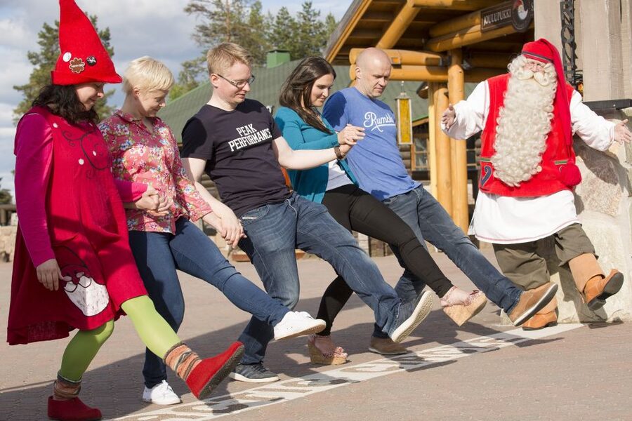 Rovaniemi: Santa Claus Village and Arctic Circle - Crossing the Arctic Circle line and collecting your certificate