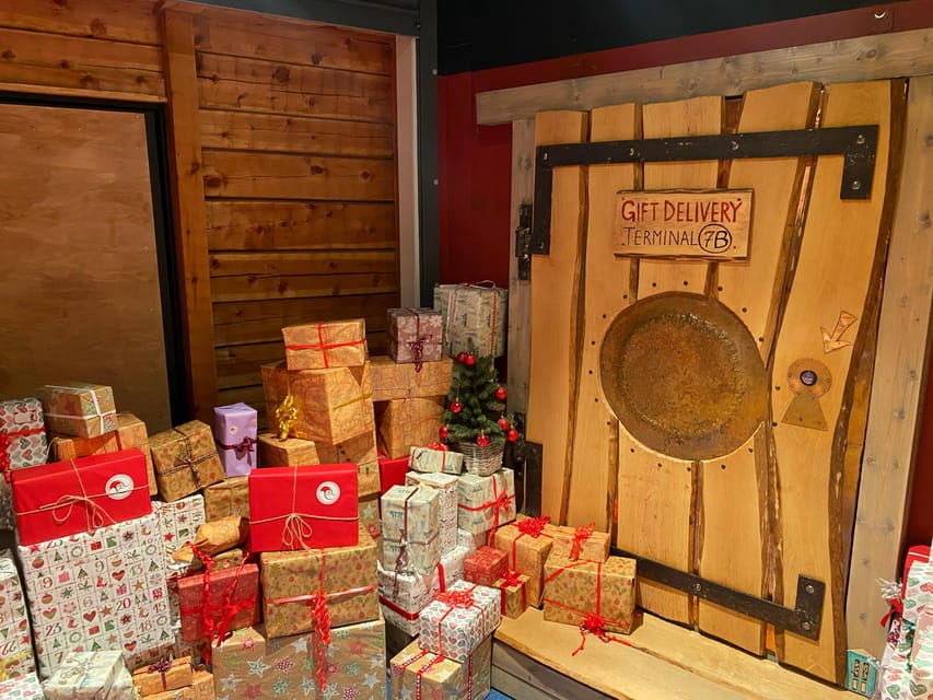 Rovaniemi: Santa Claus Village and Husky sledge/guided tour - A 4-hour Arctic Circle plan that feels like two mini-adventures