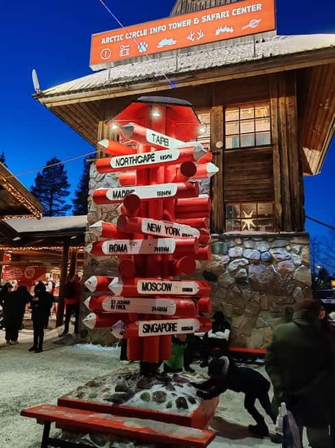 Rovaniemi:Santa Claus Village Guided Tour with Santa's gift - Meeting Santa in His Office, Getting a Personal Gift
