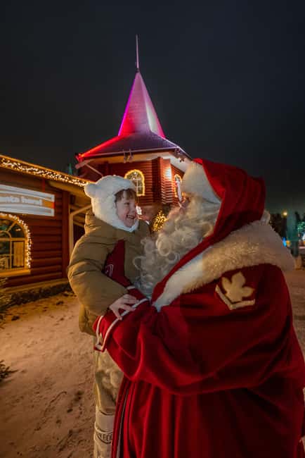 Rovaniemi: Santa Claus Village, Husky & Reindeer Tour - Santa Claus Village and the Arctic Circle moment