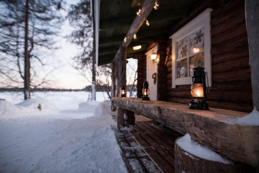 Rovaniemi: Sauna & Ice Swimming Tour with Dinner and Aurora - Sauna heat, ice cold, and the aurora odds in Rovaniemi