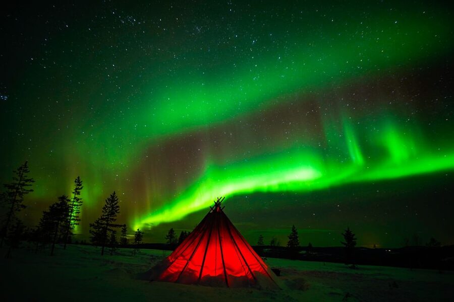 Rovaniemi: Small-Group Northern Lights Wilderness Tour - The Wilderness Stops: Up to 3 Chances on Frozen Lakes and Dark Roads