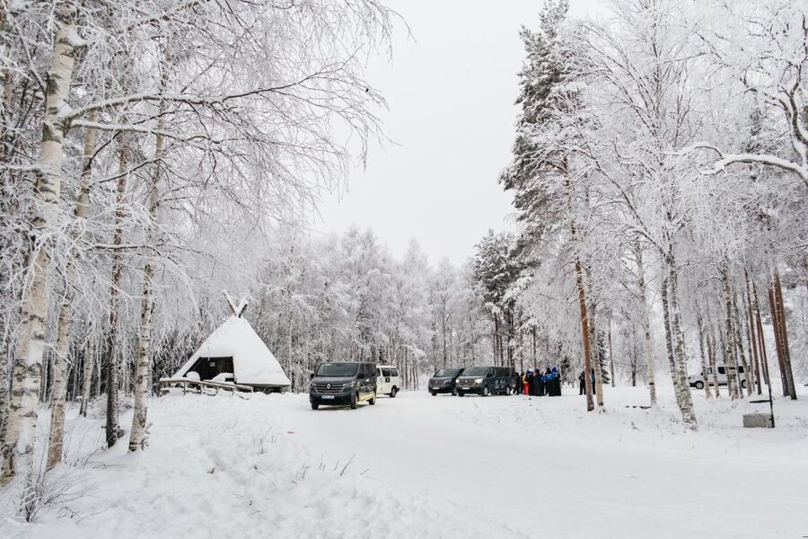 Rovaniemi: Snowmobile Safari, Reindeer & Husky Sleigh Ride - The snowmobile safari through frozen lake and forest