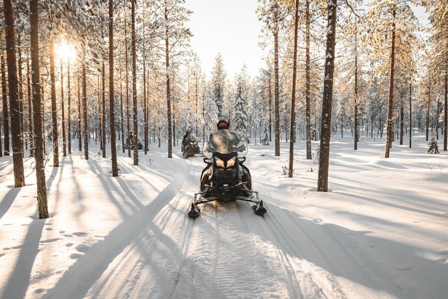 Rovaniemi: Sunrise Electric Snowmobile Tour with Snacks - Kota Fire Camp Snacks: sausages, warmth, and why it matters