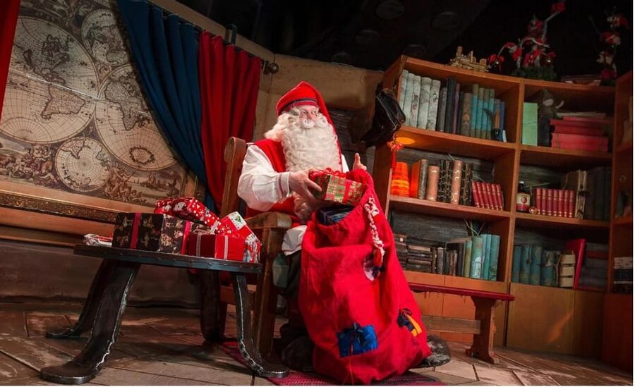 Rovaniemi: Tour to Santa Claus Village with Hotel pick up - Santa’s Post Office: souvenirs you can actually mail