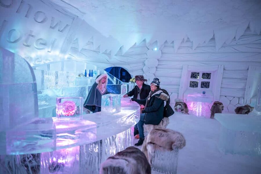 Rovaniemi: Visit Arctic Snow Hotel with Transfer - How the 2-hour Arctic SnowHotel visit works, from pickup to free time