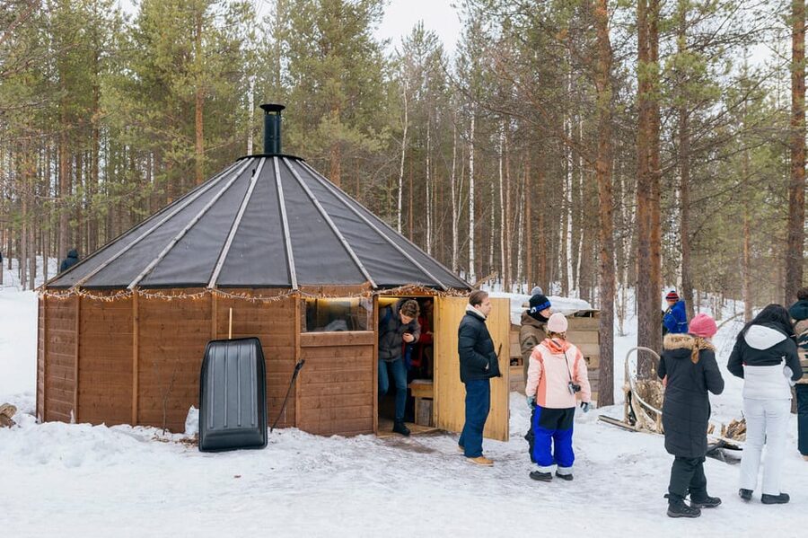 Saariselkä: 10KM Husky Safari with kennel visit - Step-by-step: how the 4 hours usually play out