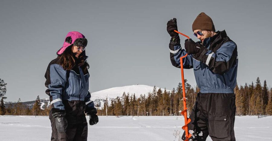 Saariselkä: Arctic Ice Fishing Experience - From Pickup to the Local Lake in Lapland Time