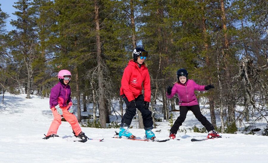 Saariselkä: Easy Ski Day Package - Practice time all day on Kaunispää and Iisakkipää