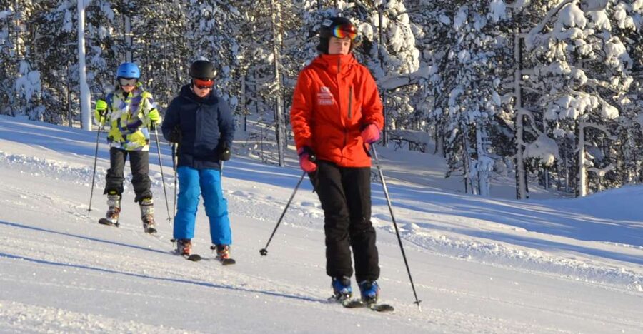 Saariselkä: Easy Ski Day Package - The 105-minute beginner group lesson: the safest way to start