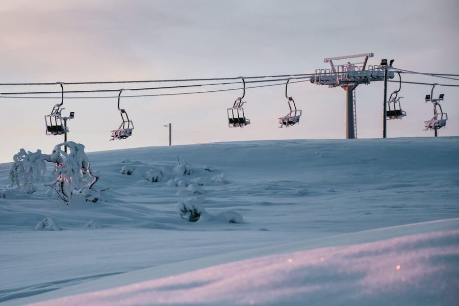 Saariselkä: Easy Snowboard Day Package (11y+) - Is this the right snowboarding package for you?