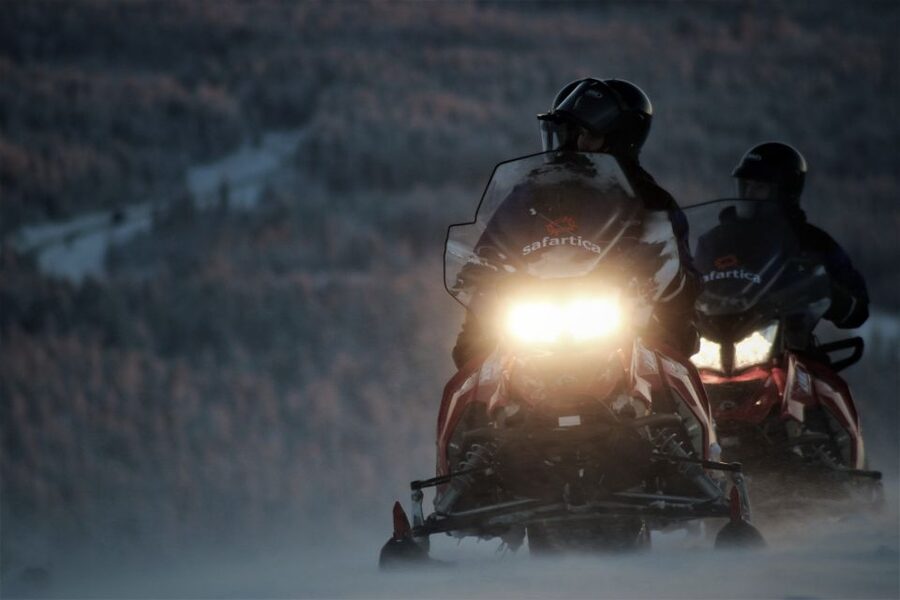 Saariselkä: Evening Snowmobile Tour with Fire & picnic - Northern lights: how to enjoy the sky without forcing it
