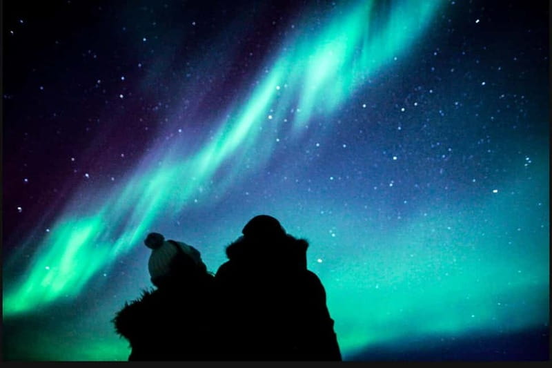 Saariselkä,Kakslauttanen: Aurora Hunting & Photography Tour. - Small-group setup, guides, and what to expect from the ride