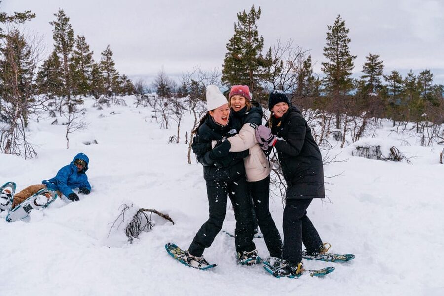 Saariselkä: Snowshoes adventure on the snowy fells - The first 15 minutes: safety briefing and snowshoe fit that prevents frustration