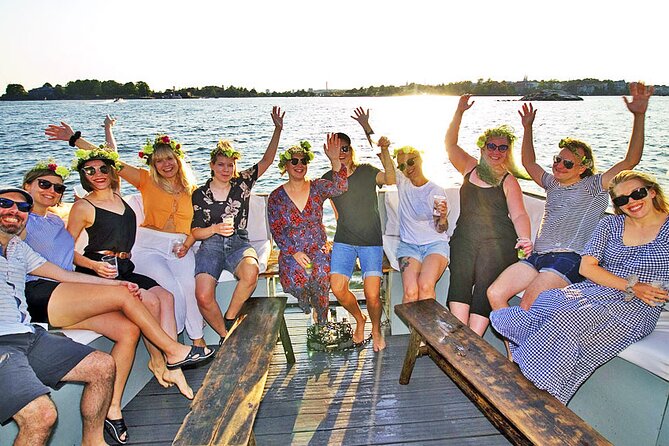 Sauna and Sightseeing Helsinki cruise - A sauna boat cruise that makes Helsinki feel smaller