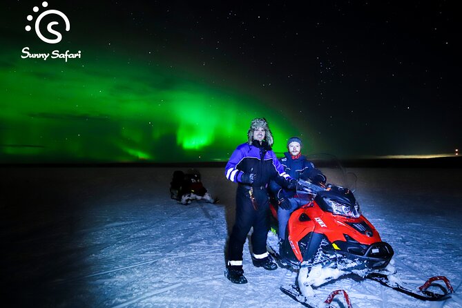 Searching Aurora with Snowmobile - Who Guides You Matters: Real Differences Between Experiences