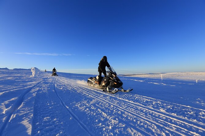 Snowmobiling Adventure in Levi - The 1-hour plan: instructions, Arctic forest trails, and a swap at the photo stop