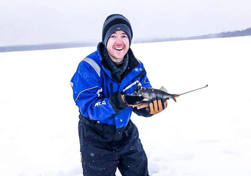 Snowshoe Trip for Ice Fishing in Saariselka - Your 6 hours in Lapland: snowshoes, drilling holes, and lunch by fire