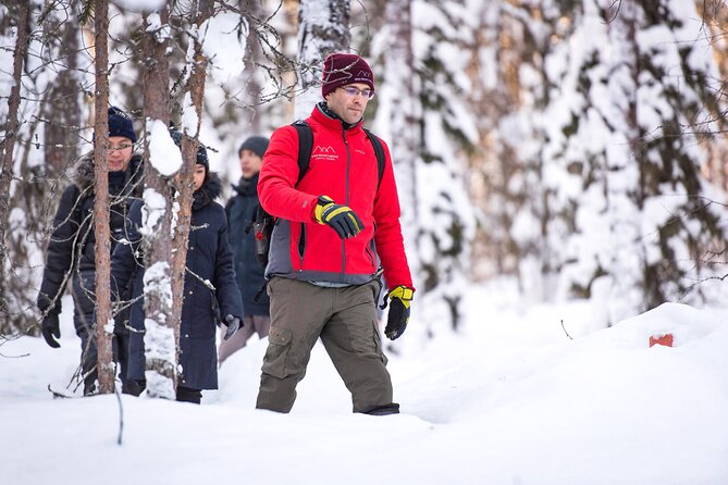 Snowshoe Trip in the Wilderness - Learning to walk on snowshoes, then finding wildlife signs
