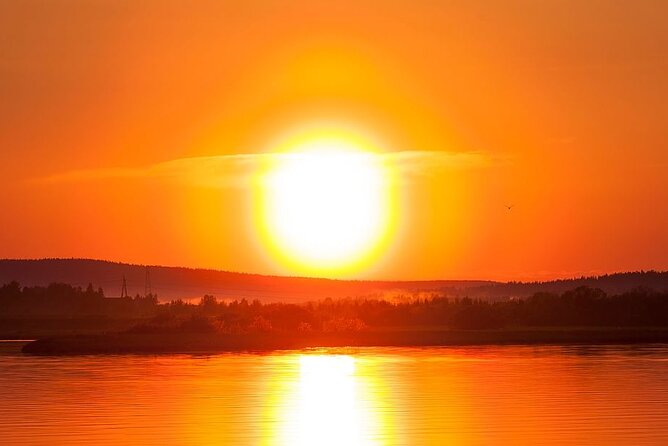 Sunset at the Arctic Circle - The drive and pickup that keep the evening stress-free