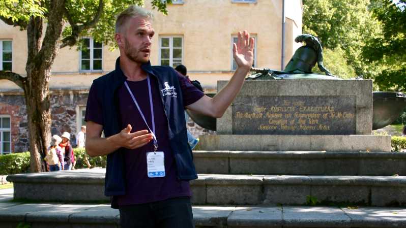 Suomenlinna: Guided Walking Tour with an Authorized Guide - Key Stops and What You’ll Learn in 1 Hour