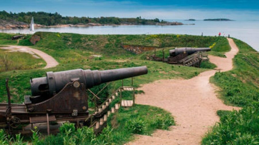 Suomenlinna: Guided Walking Tour with an Authorized Guide - Suomenlinna in One Hour: Why This Guided Walk Fits the Way You Travel