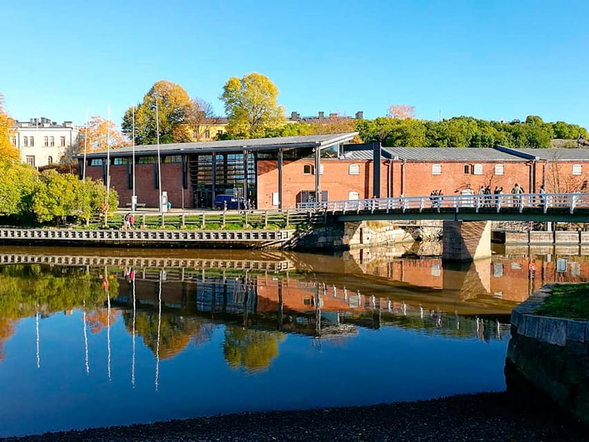 Suomenlinna: Guided Walking Tour with an Authorized Guide - Finding the Meeting Point at Suomenlinna Centre (Suomenlinna Museum)