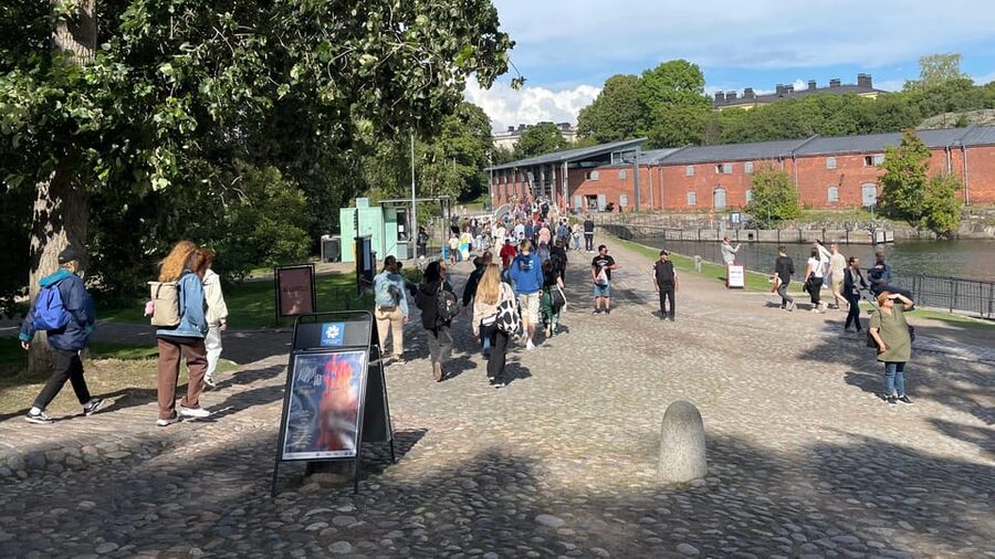 Suomenlinna tour in French with Doro - What you will learn from Doro: not just facts, but how Finland fits in