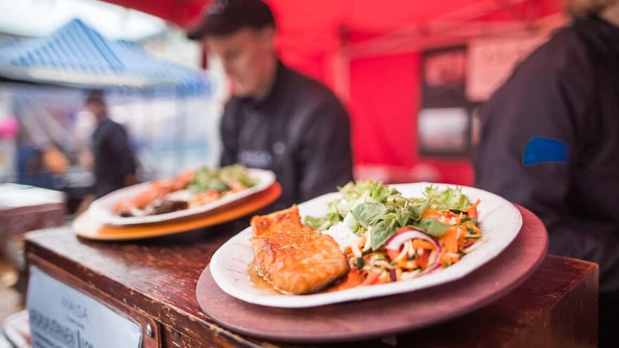 Tampere: Food Tour with Tastings, Meal, & Rooftop City Views - Tampereen Kauppahalli: A Historic Market Hall Built for Eating