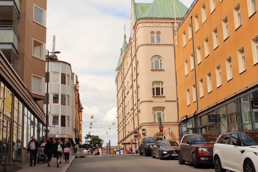 Tampere: Food Tour with Tastings, Meal, & Rooftop City Views - Kehräsaari: Between Rapids, Old Factories, and a Coffee Break