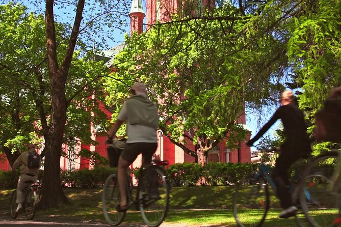Tampere Scenic Bike Tour with Sauna and Local Flavors - Stop 7: Tahmelan Huvila sauna, local food, and the shallow-lake swim