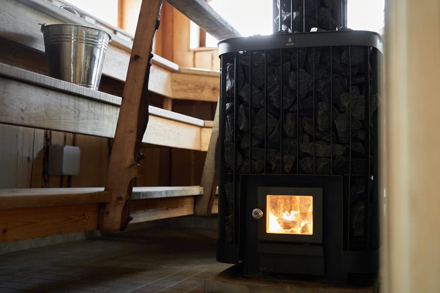 Turku Archipelago: Sauna, ice-swimming and dinner - Sauna and outdoor jacuzzis: the warm-up phase that feels purposeful
