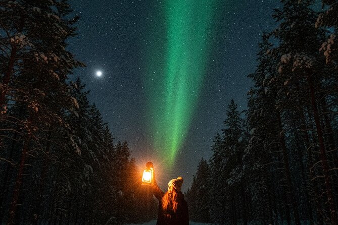 Ultimate Aurora Borealis Tour Rovaniemi - What the tour includes: snacks, props, and pro aurora photos