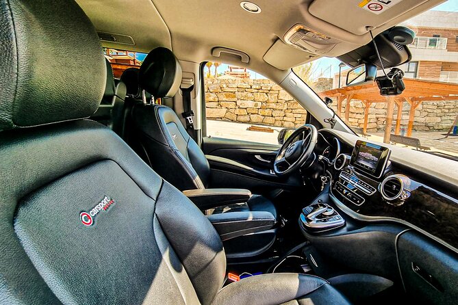 VIP Airport Transfer by new cars in Helsinki - Finding your driver fast with a name sign (and why your phone matters)