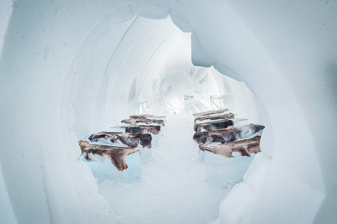Visiting package: Guided Tour at Arctic Snow Hotel - Free time plus the Ice Bar: included access, optional ice shot