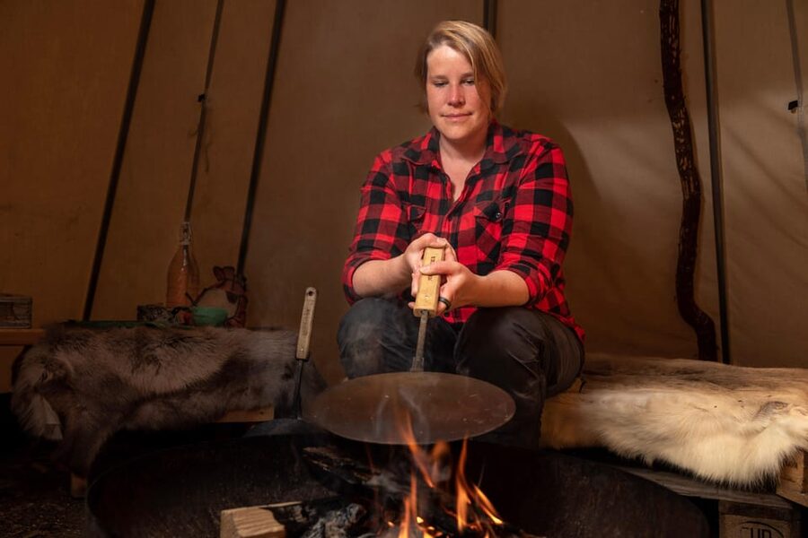 Ylläs: Fireside tasting in a traditional lavvo - Why a Ylläs lavvo fireside meal feels more real than a restaurant night