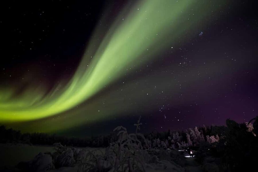 Ylläs: Guided Night Skiing Tour Under the Arctic Sky - Warming Up in a Kota: Sausages, Hot Drinks, and Photo Time