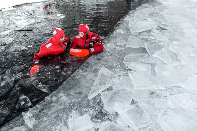 Ylläs: Lake Ylläsjärvi Ice-Floating Experience - Ice Floating at Lake Ylläsjärvi: what actually fills your 2.5 hours