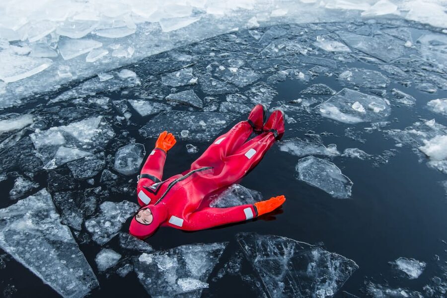 Ylläs: Northern Lights Ice-Floating Experience with Transfer - Why Ylläs ice-floating feels special in winter Finland