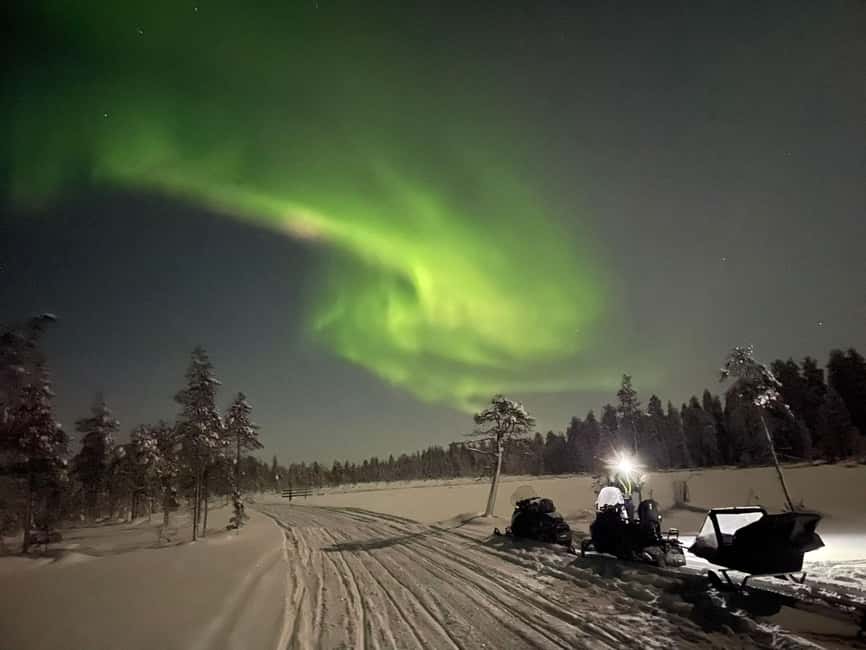 Ylläs: Northern Lights Snowmobile Safari with Transfers - Getting geared up: warmth you can trust, before you even start